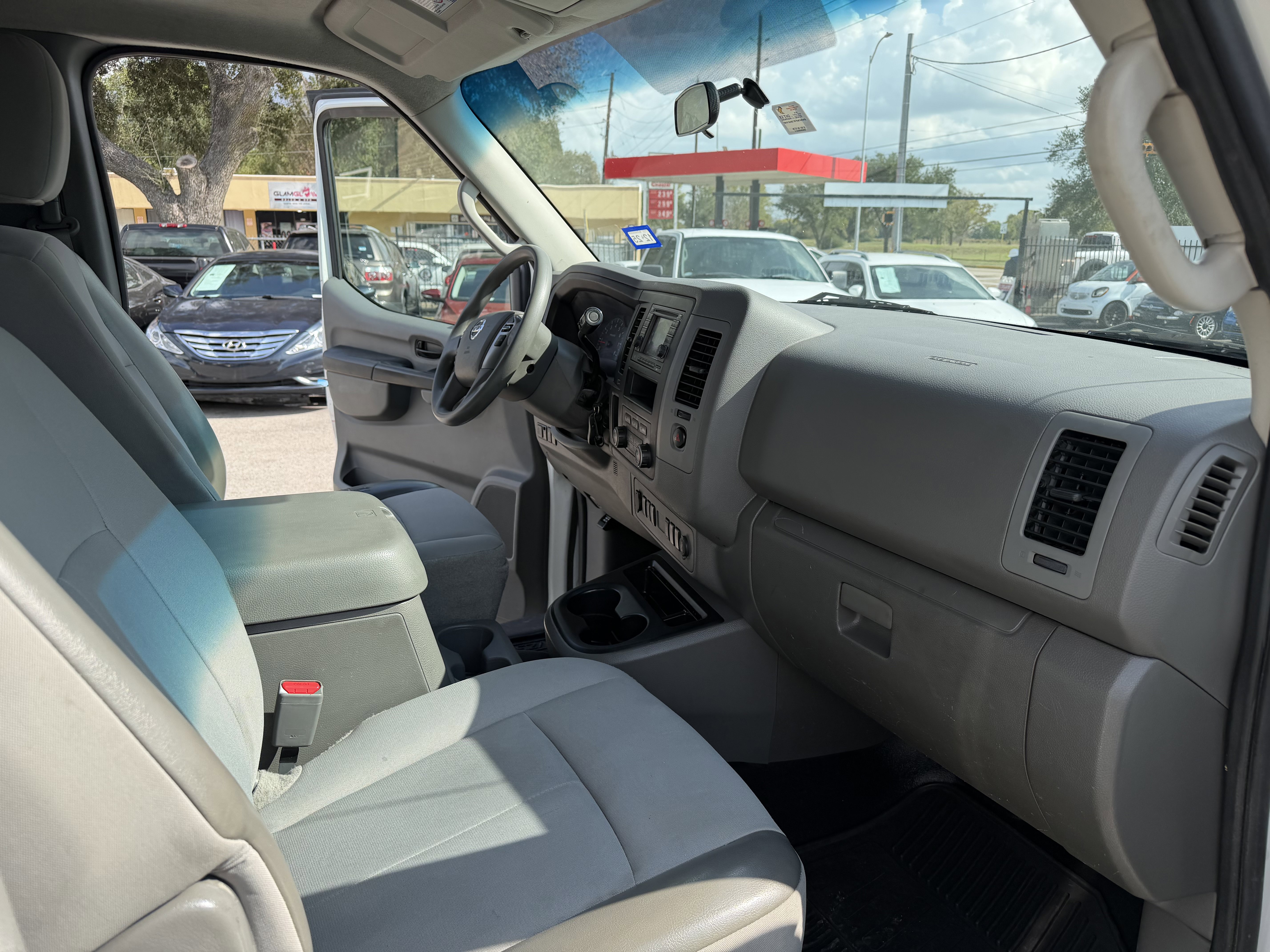 Used 2012 Nissan NV 2500 SV w/ Technology Pkg image 16