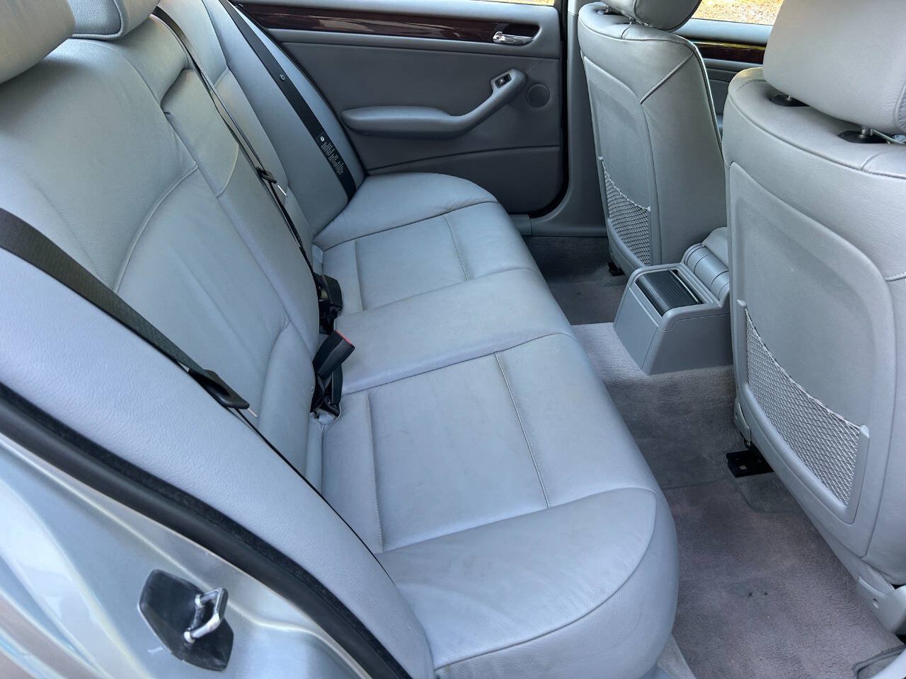 Used 2005 BMW 325i Sedan RWD image 32