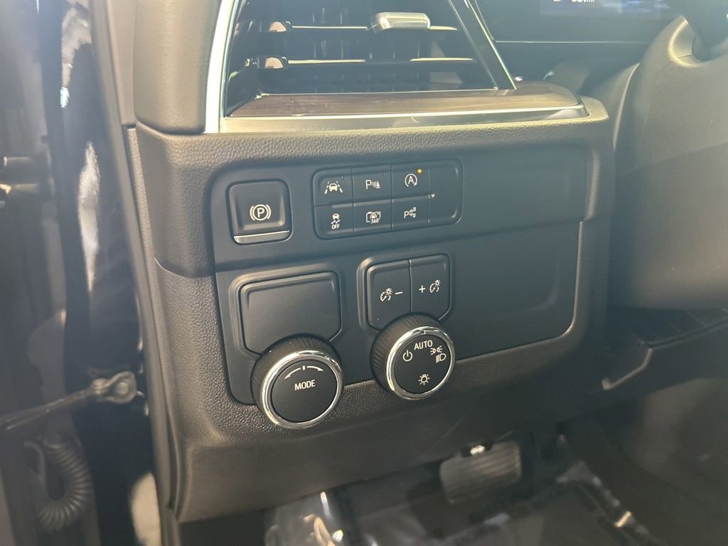 Used 2025 Chevrolet Suburban LS RWD image 42