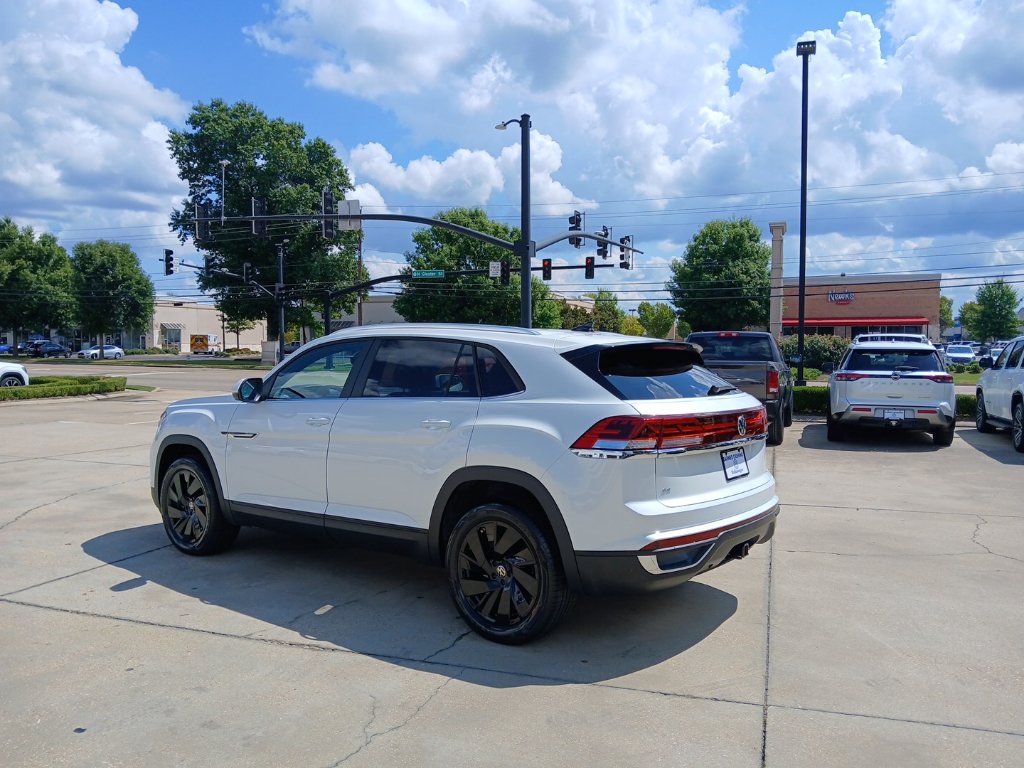 New 2026 Volkswagen Atlas Cross Sport SE FWD image 5