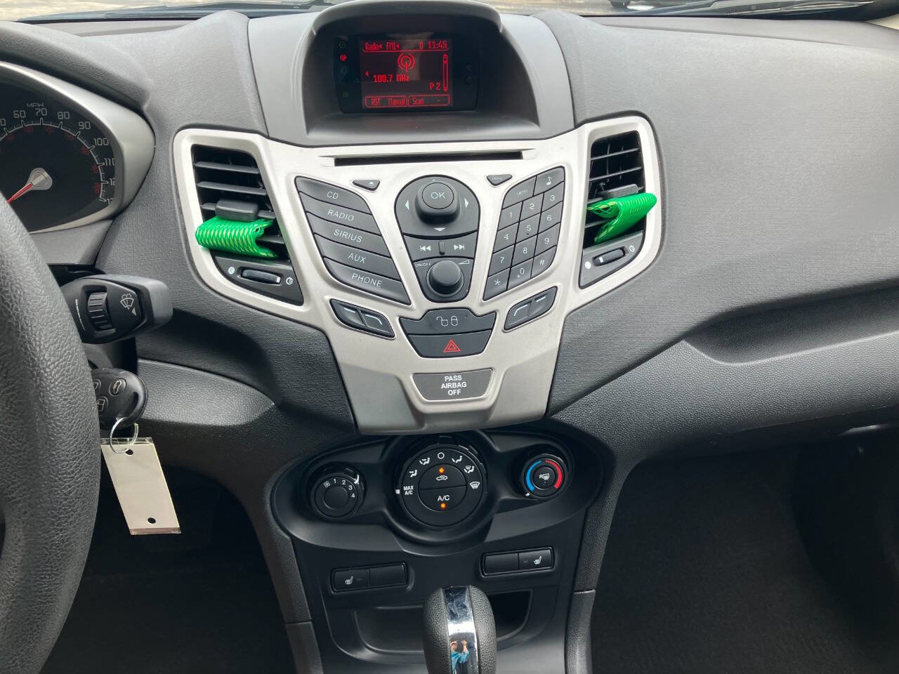 Used 2012 Ford Fiesta SE image 19