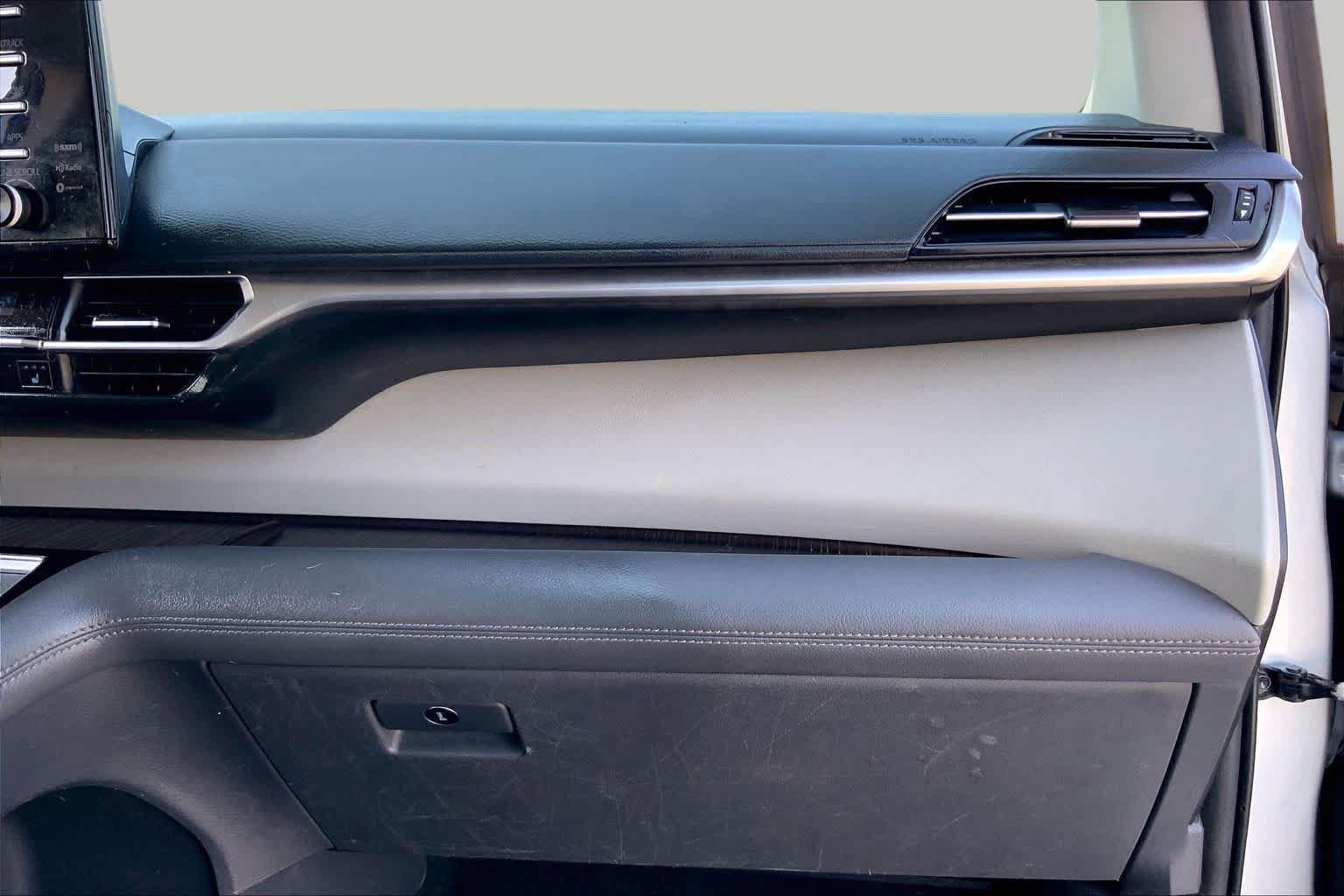Used 2022 Toyota Sienna XLE FWD image 18