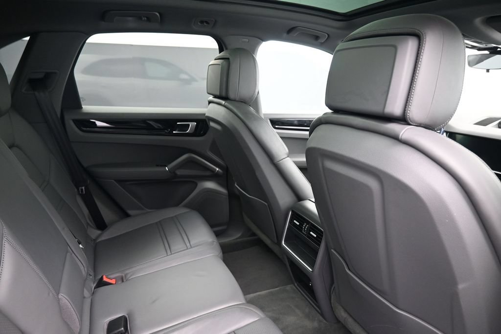 Certified 2020 Porsche Cayenne AWD/4WD image 7