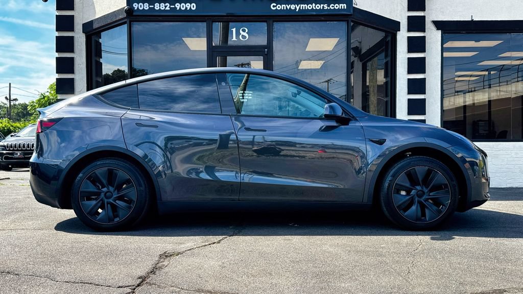 Used 2024 Tesla Model Y Long Range RWD image 5