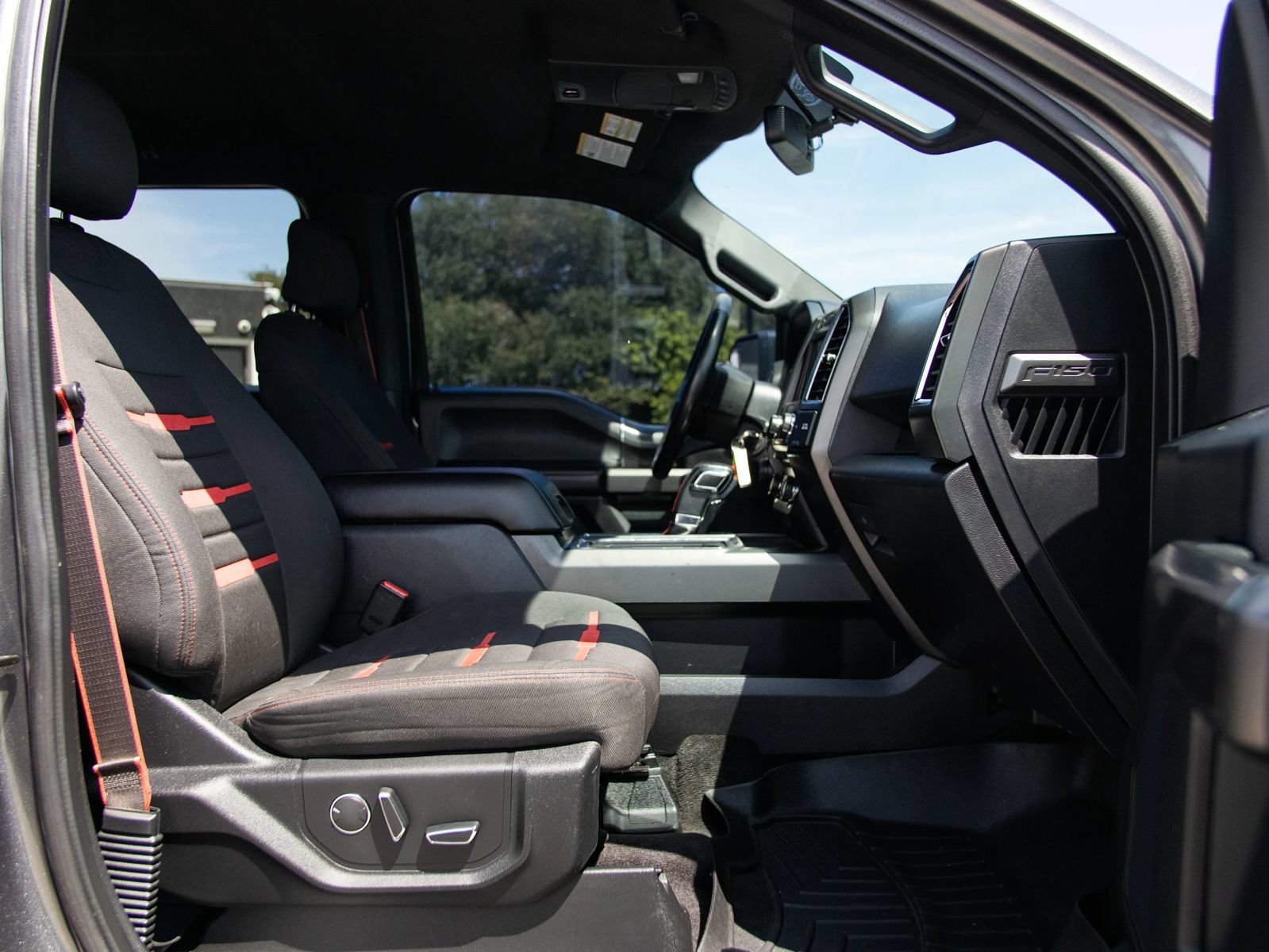 Used 2016 Ford F150 XLT w/ Equipment Group 302A Luxury AWD/4WD image 19
