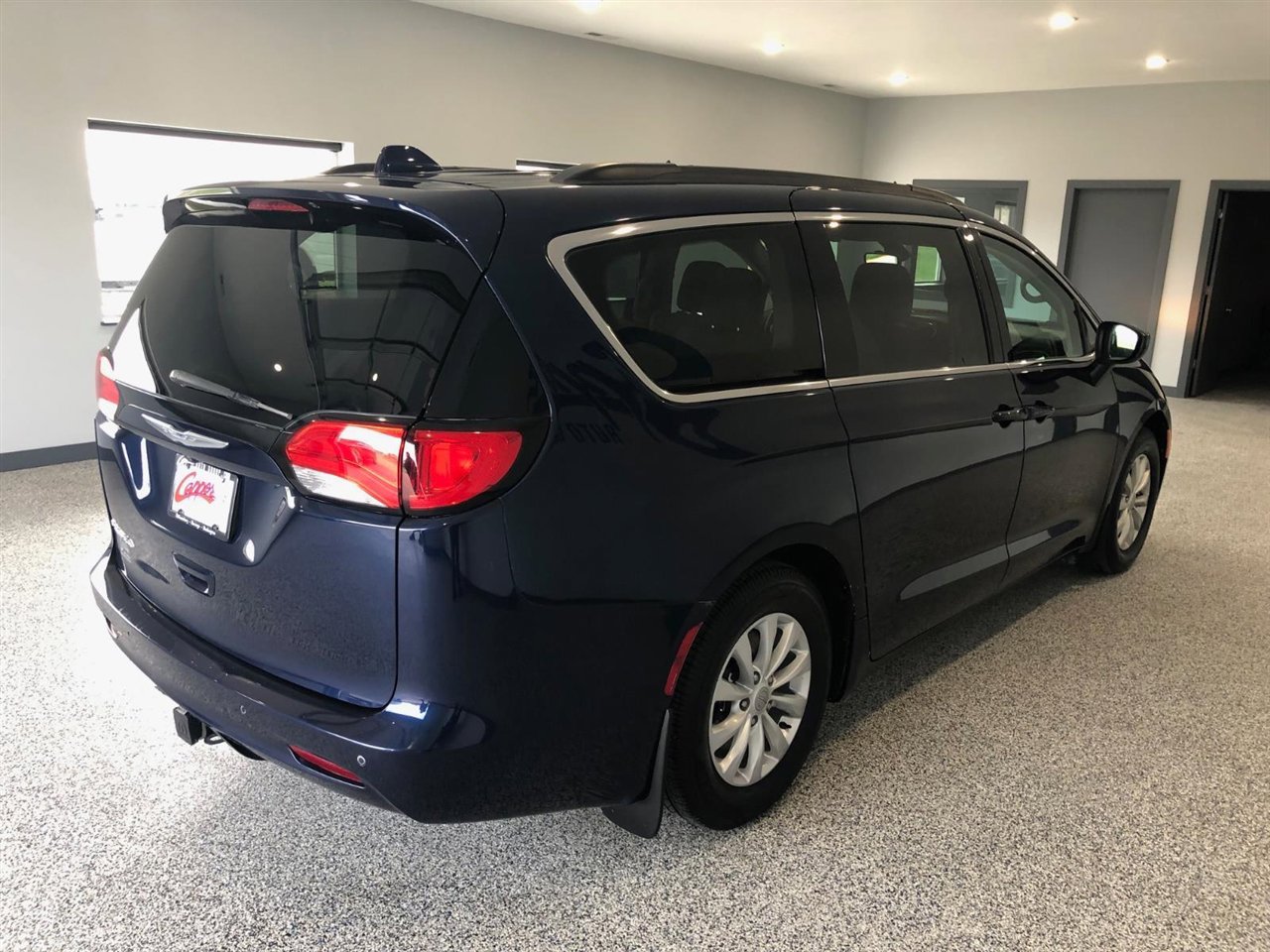 Used 2017 Chrysler Pacifica Touring w/ Tire & Wheel Group image 3