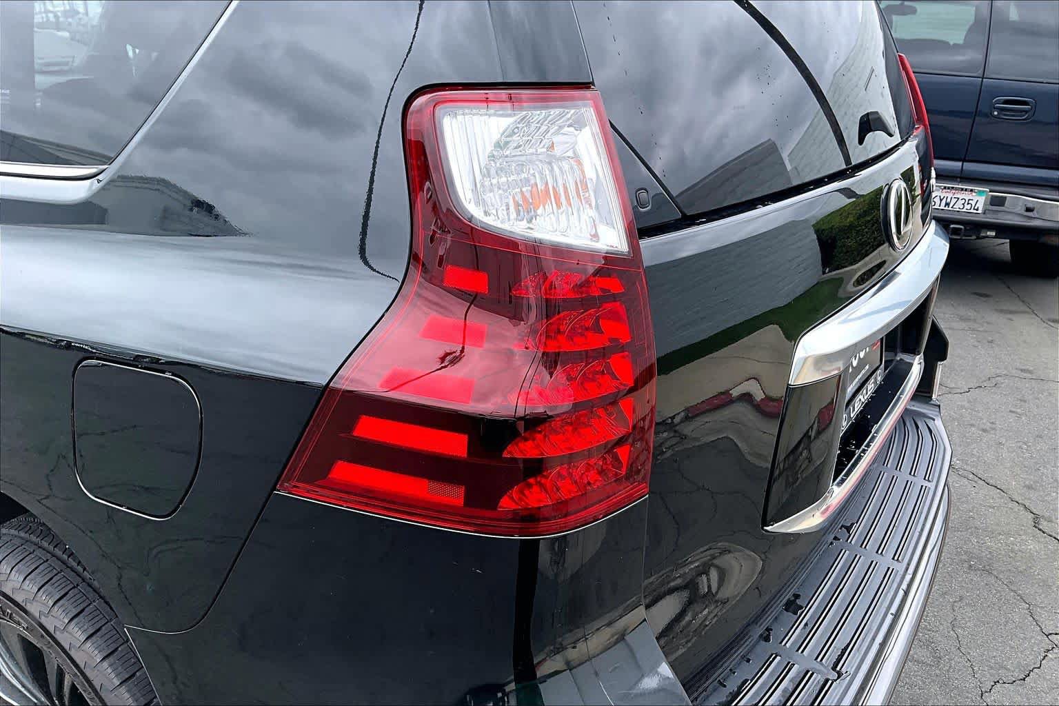 Used 2022 Lexus GX 460 Premium w/ Accessory Package AWD/4WD image 29