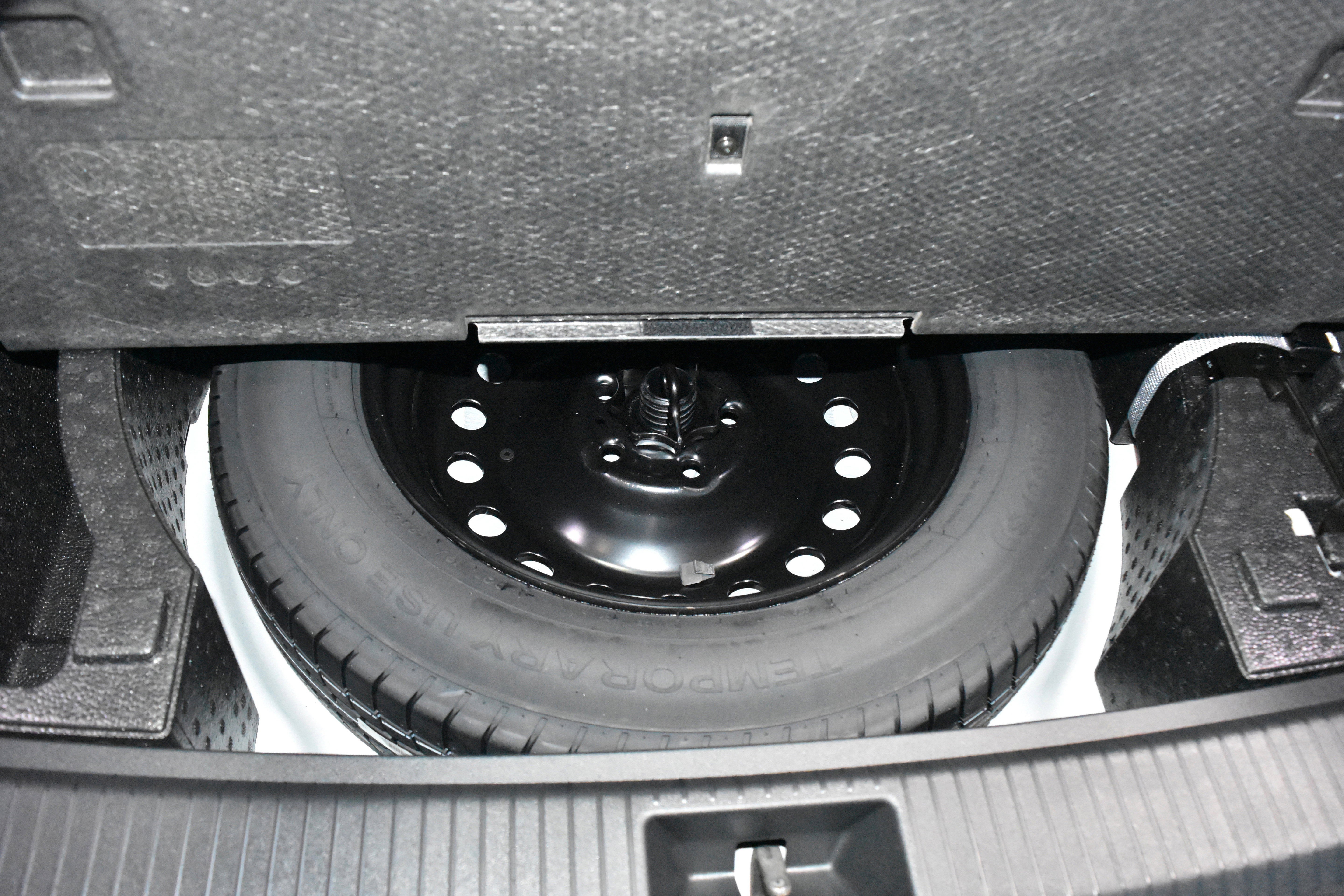 New 2026 Volkswagen Tiguan SE R-Line image 25