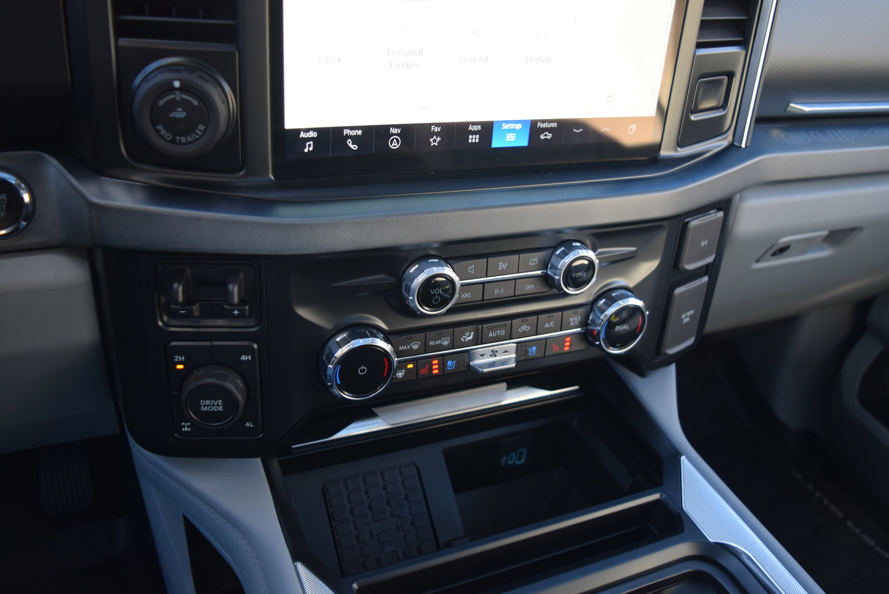 Used 2024 Ford F350 Limited w/ FX4 Off-Road Package image 18