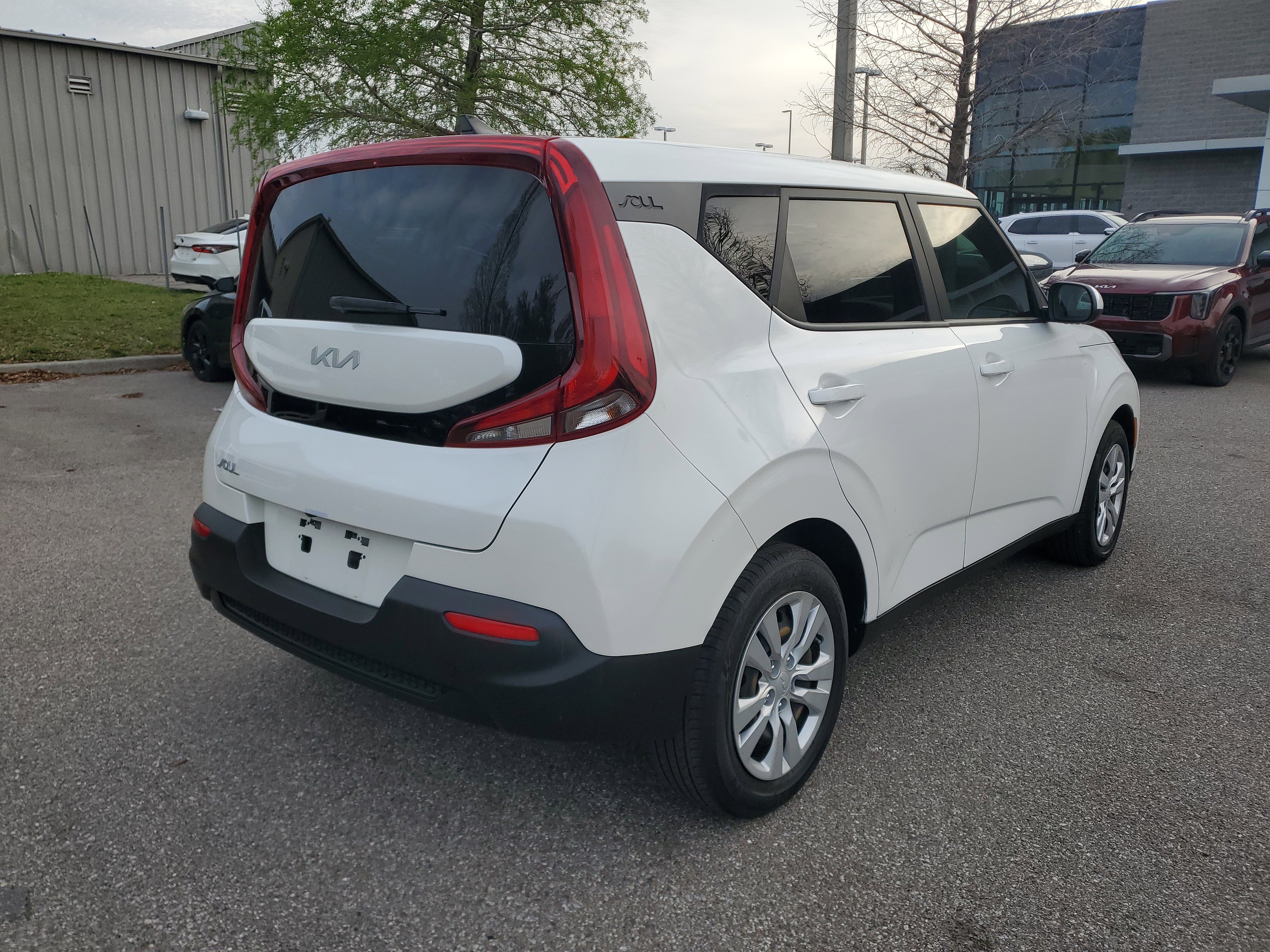 Used 2022 Kia Soul LX image 3