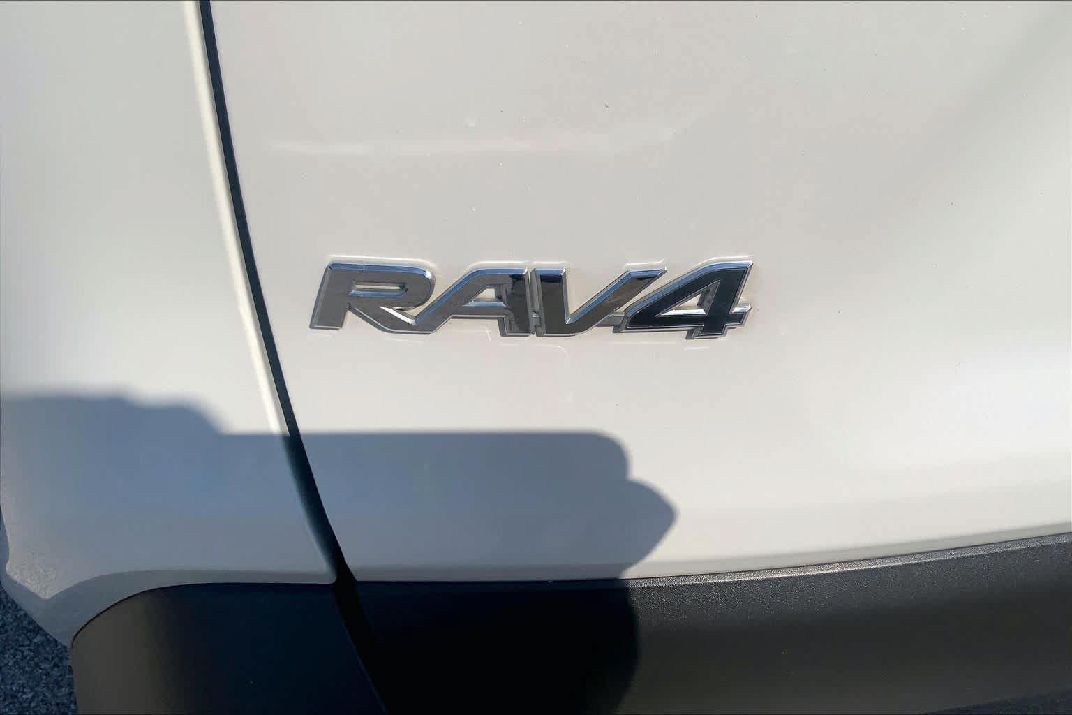 Used 2023 Toyota RAV4 Limited AWD/4WD image 30