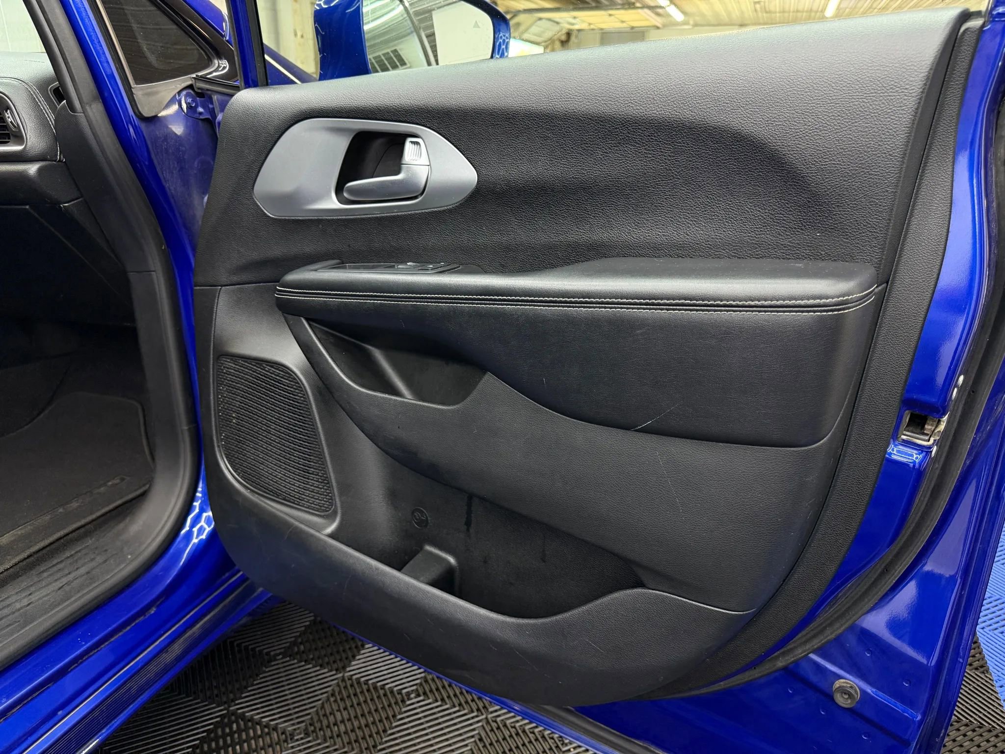 Used 2018 Chrysler Pacifica Limited w/ Advanced Safetytec Group image 5