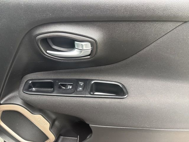 Used 2017 Jeep Renegade Latitude image 36