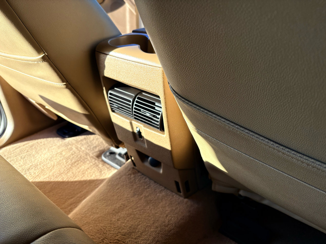 Used 2010 Ford Explorer XLT image 30