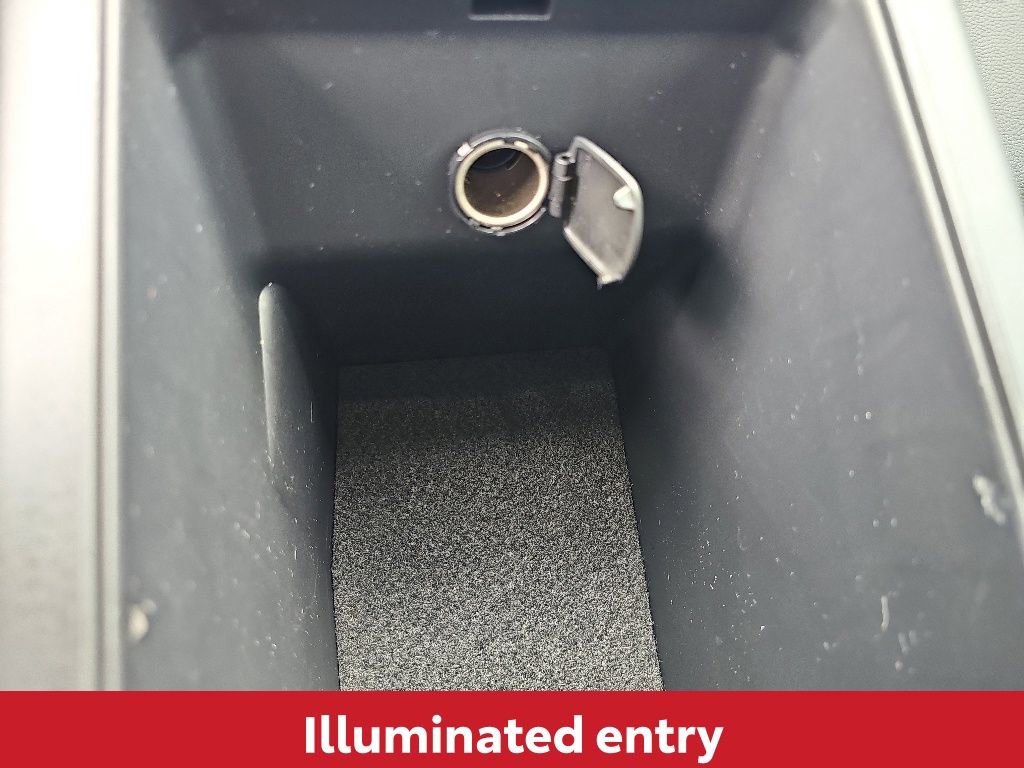 Used 2025 Toyota Camry SE FWD image 27