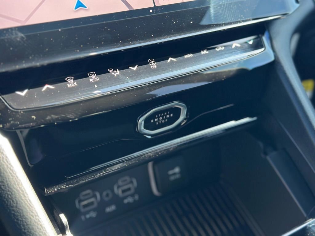 New 2026 Jeep Grand Cherokee Altitude image 30