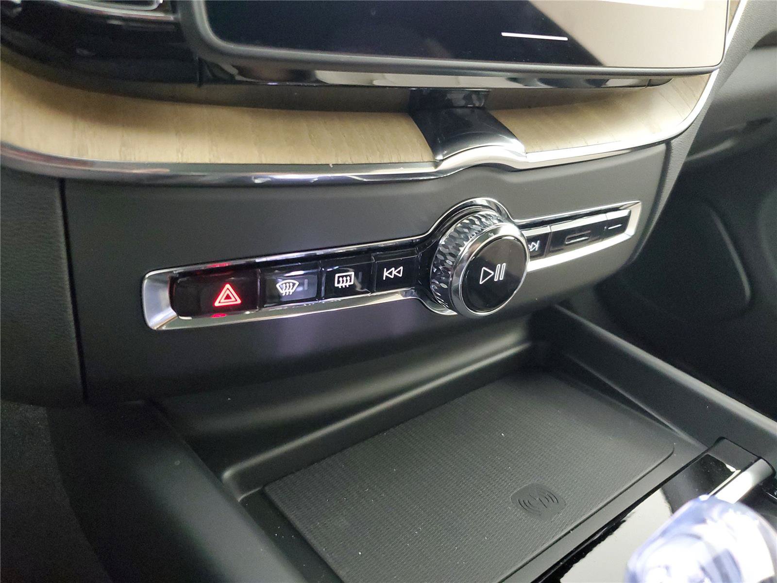 New 2026 Volvo XC60 B5 Plus w/ Protection Package Premier AWD/4WD image 30