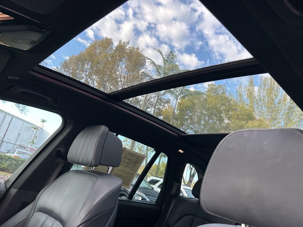 Used 2020 BMW X5 M50i image 18