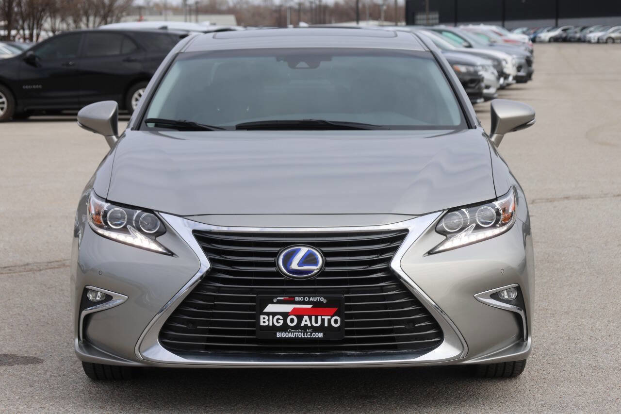 Used 2018 Lexus ES 300h w/ Navigation Package FWD image 2