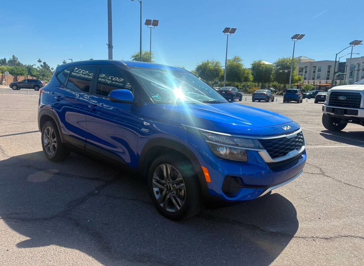 Used 2023 Kia Seltos LX image 2