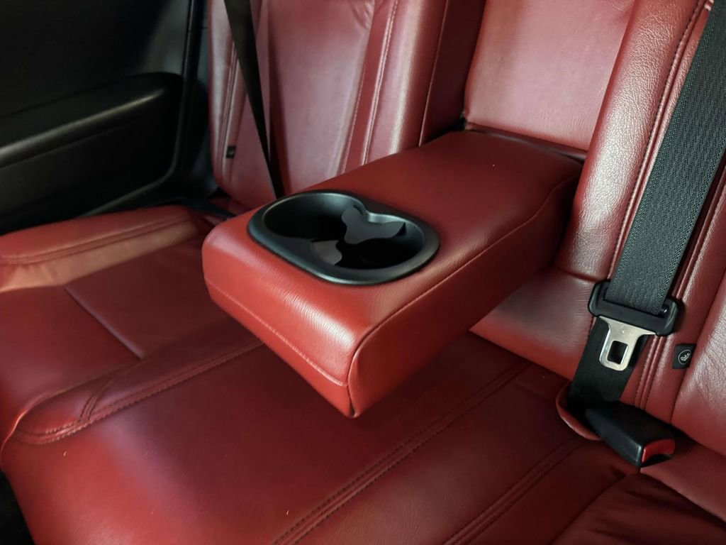 Used 2018 Dodge Challenger R/T RWD image 10