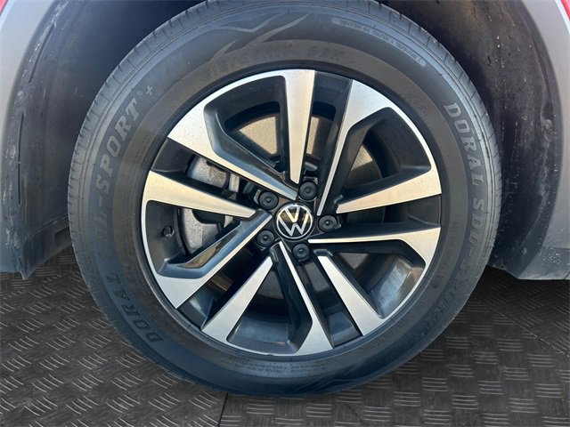 Used 2022 Volkswagen Tiguan SE image 14
