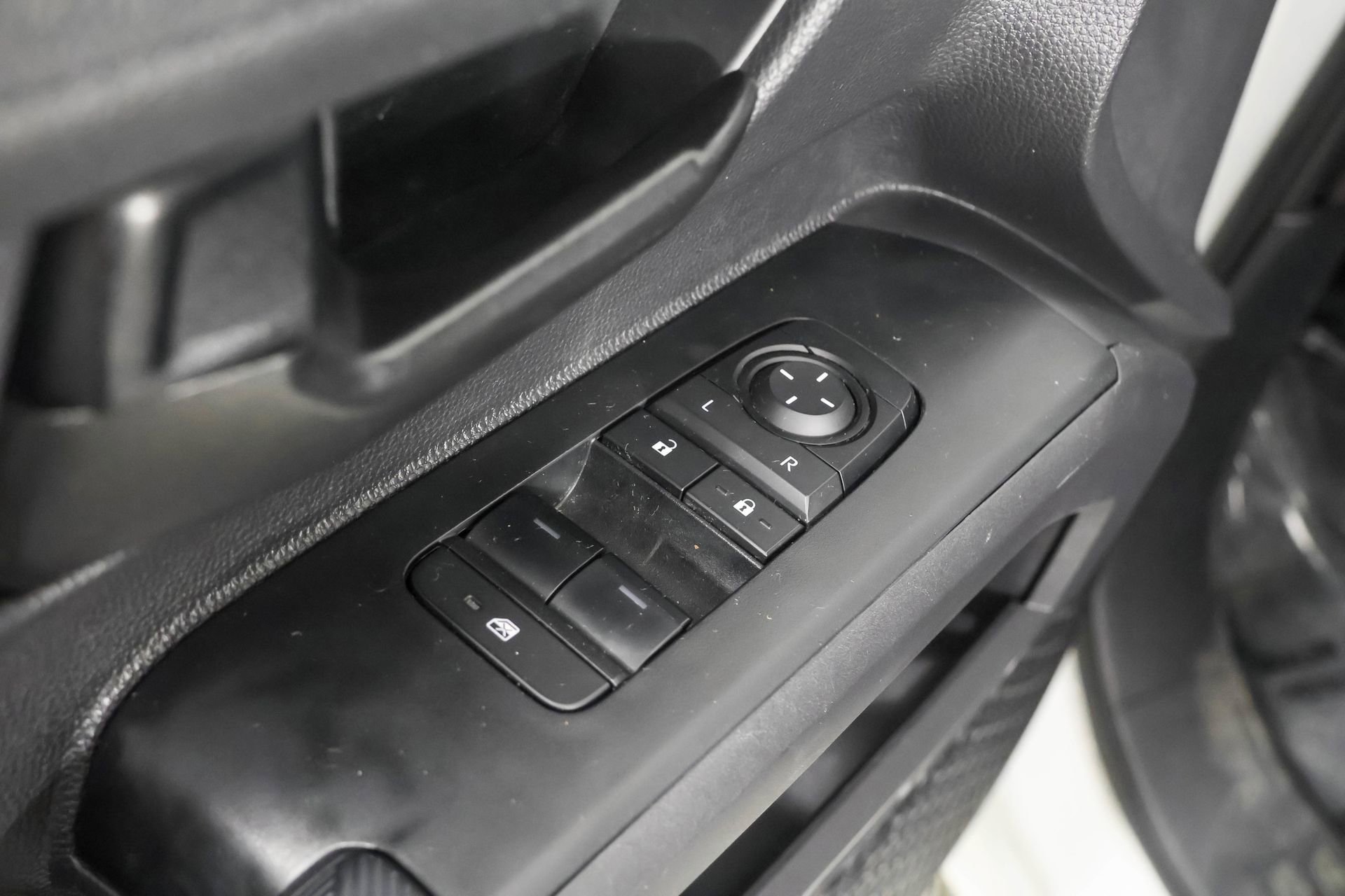 Used 2024 Toyota Tacoma SR RWD image 33