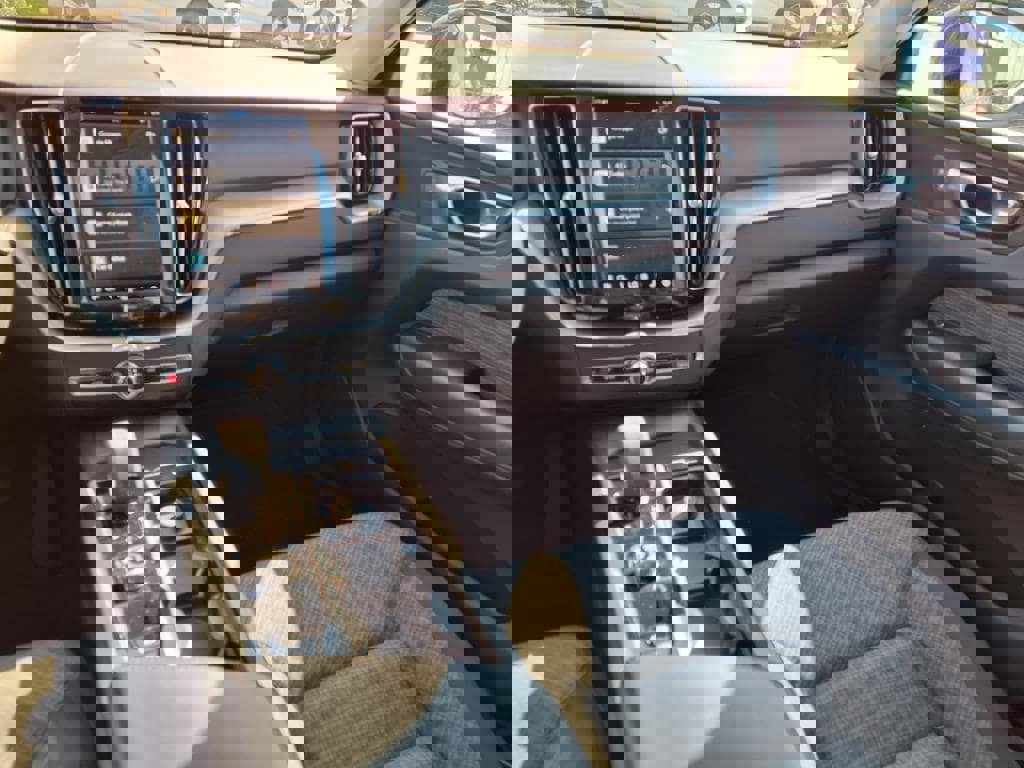 Certified 2023 Volvo XC60 B5 Core image 14