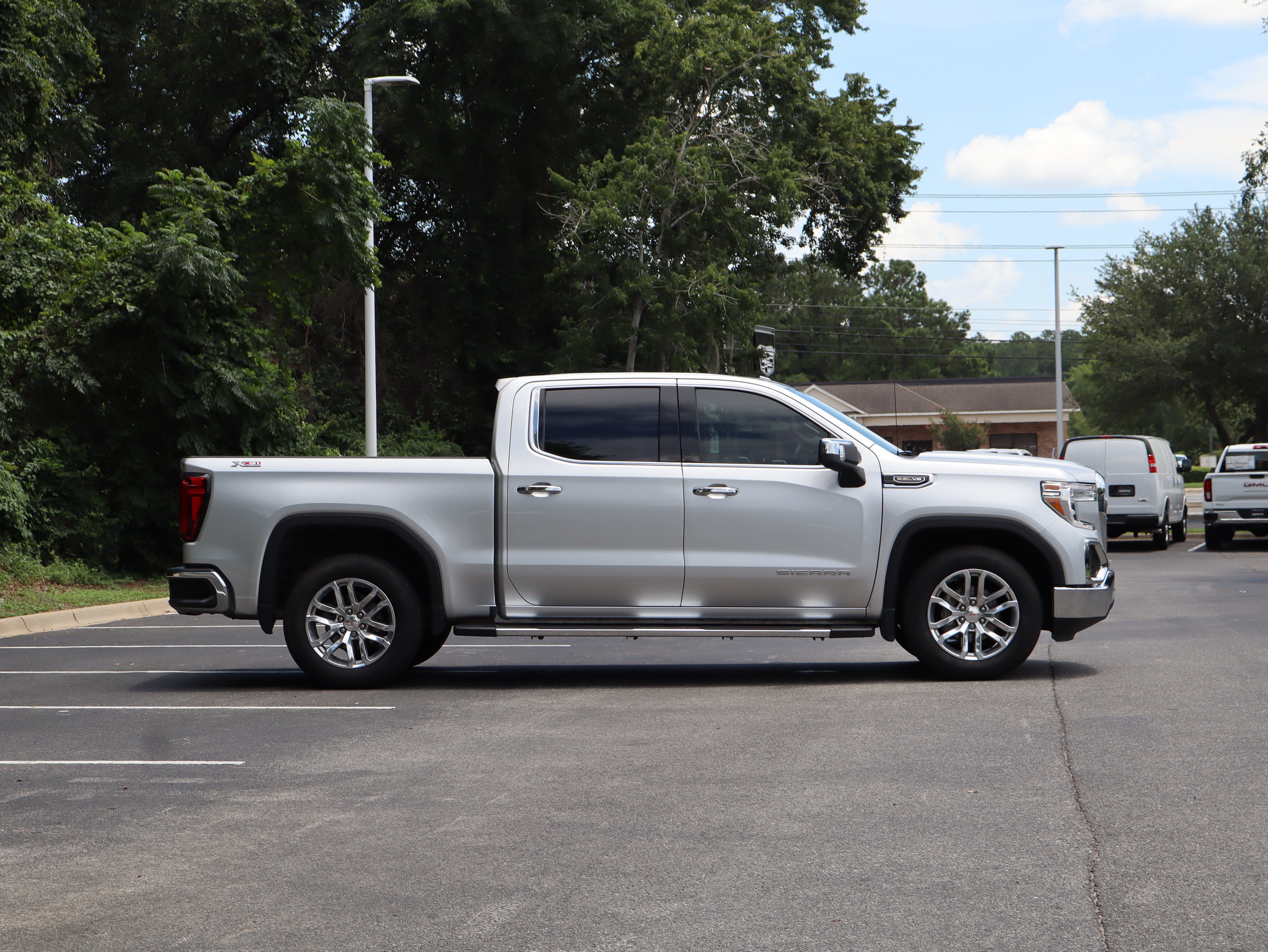 Used 2021 GMC Sierra 1500 SLT w/ SLT Premium Package AWD/4WD image 5
