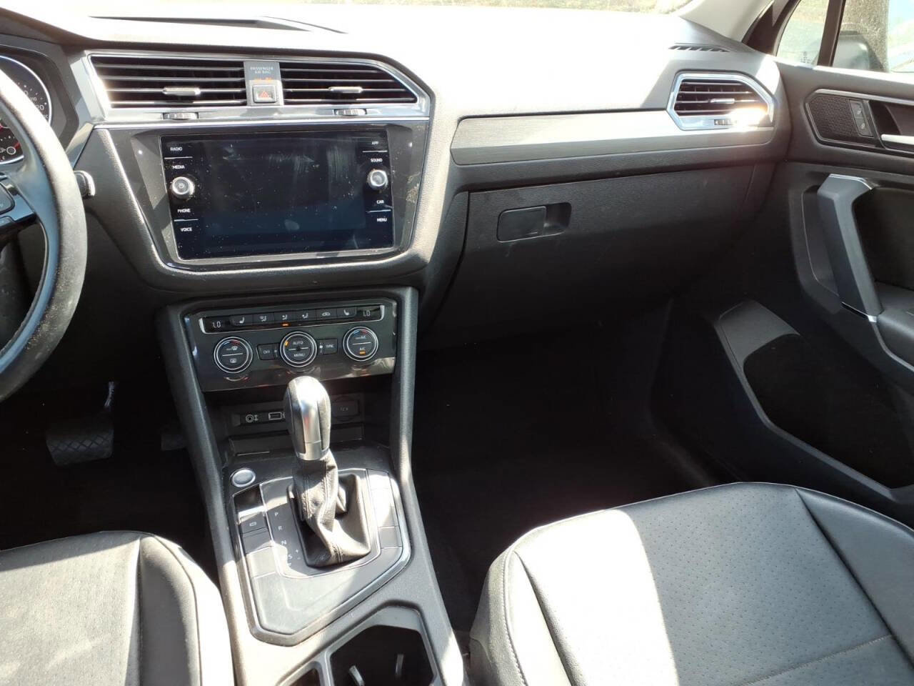 Used 2018 Volkswagen Tiguan SE w/ Panoramic Sunroof Package FWD image 13