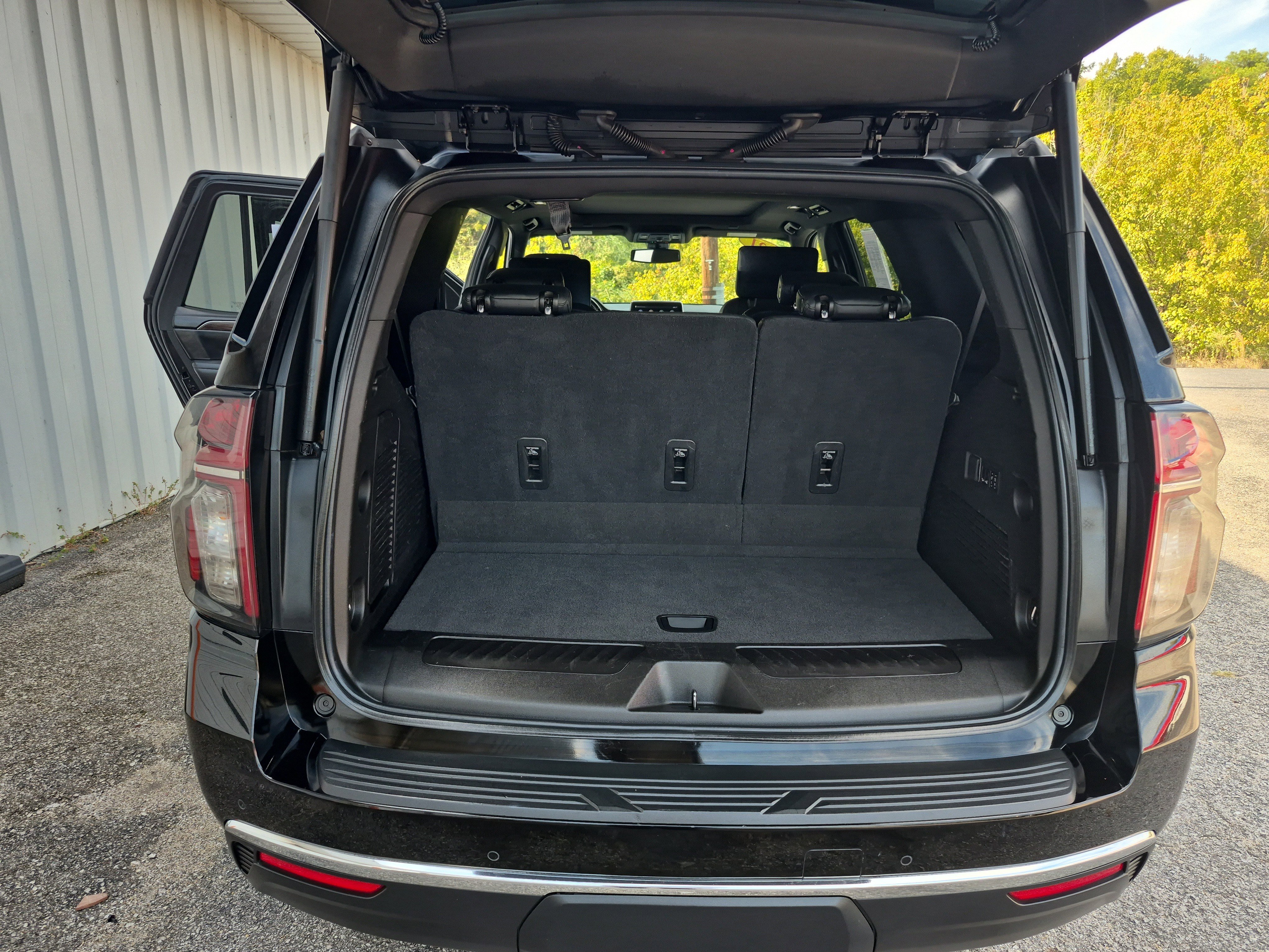 Used 2021 Chevrolet Tahoe LT w/ LT Signature Plus Package image 18