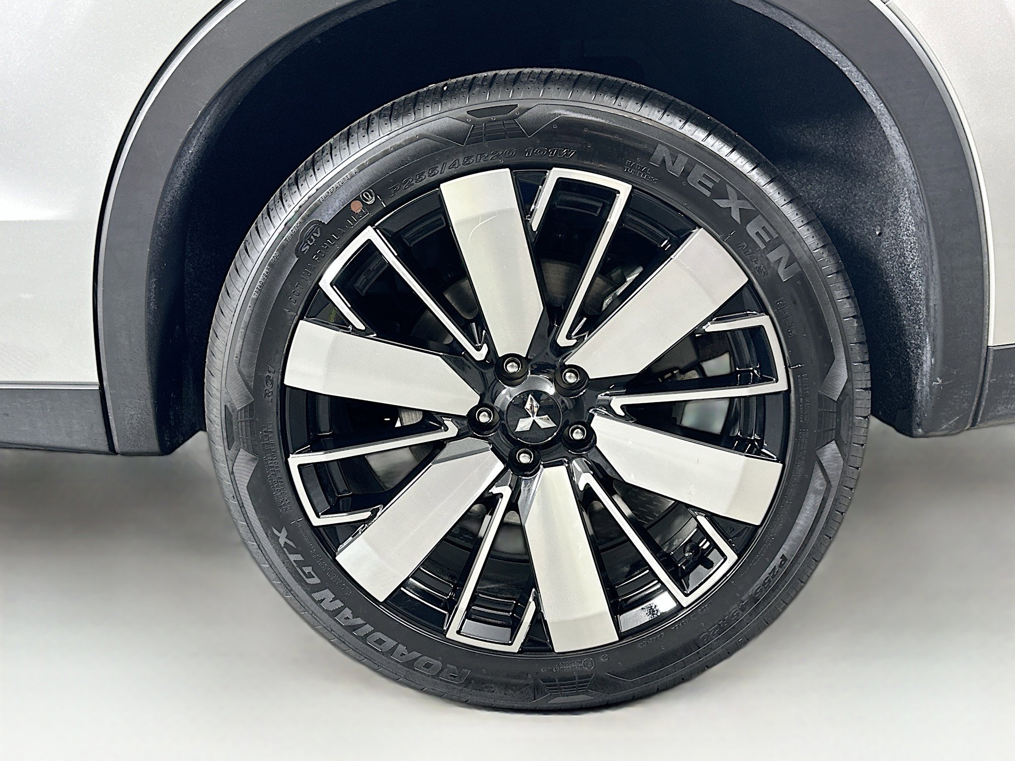 Used 2025 Mitsubishi Outlander SE image 11