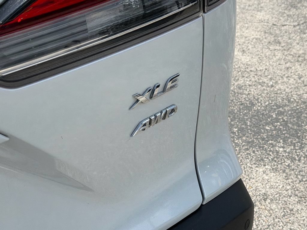 Used 2022 Toyota Corolla Cross XLE w/ Convenience Package AWD/4WD image 18