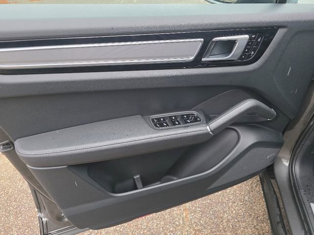 Used 2020 Porsche Cayenne image 27