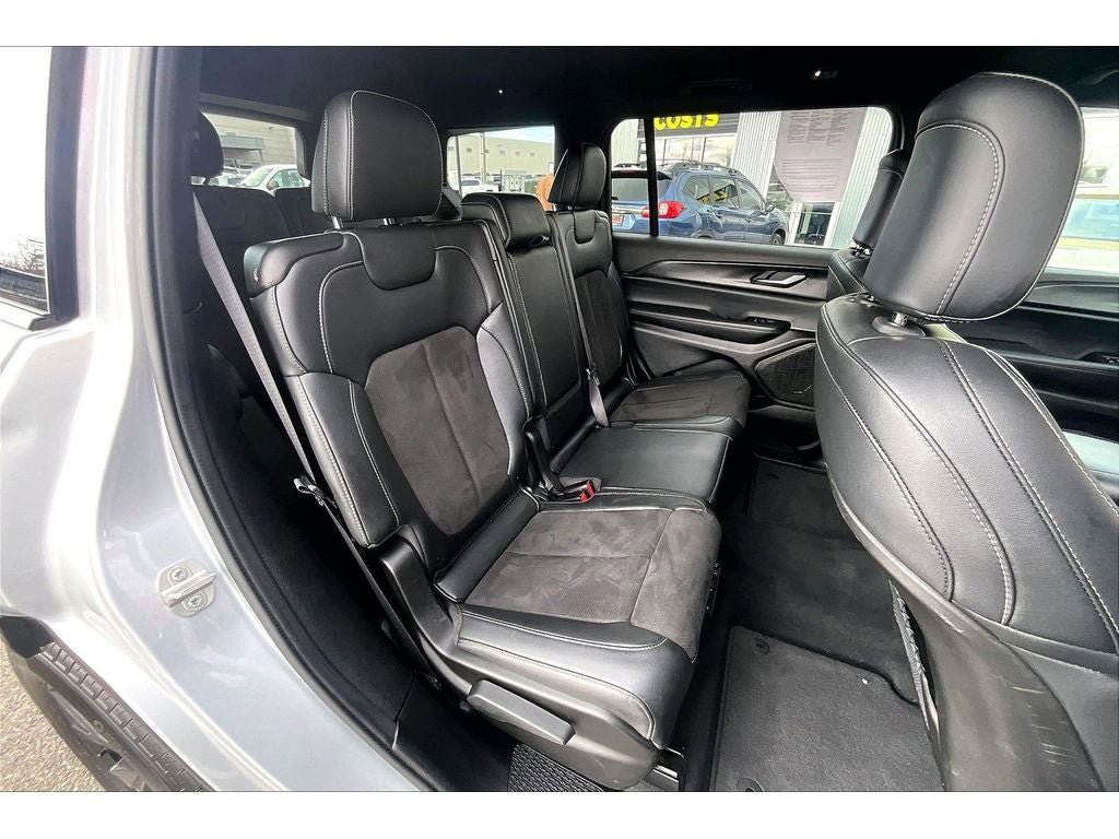Used 2024 Jeep Grand Cherokee L Laredo AWD/4WD image 30
