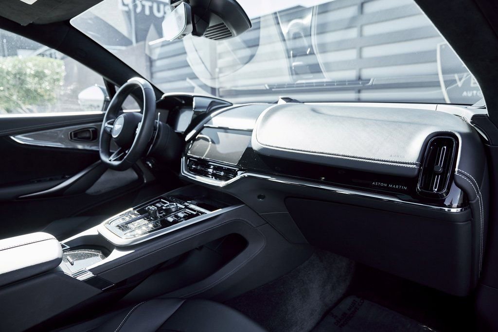 Used 2025 Aston Martin DBX 707 image 42