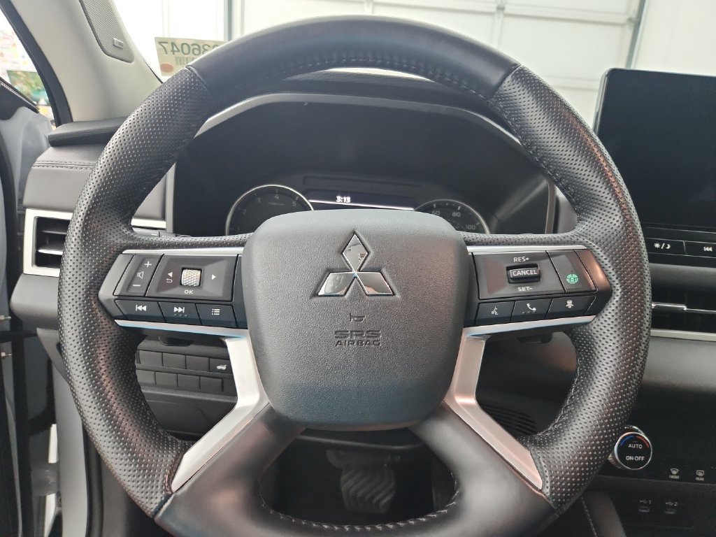 Used 2025 Mitsubishi Outlander SE AWD/4WD image 23