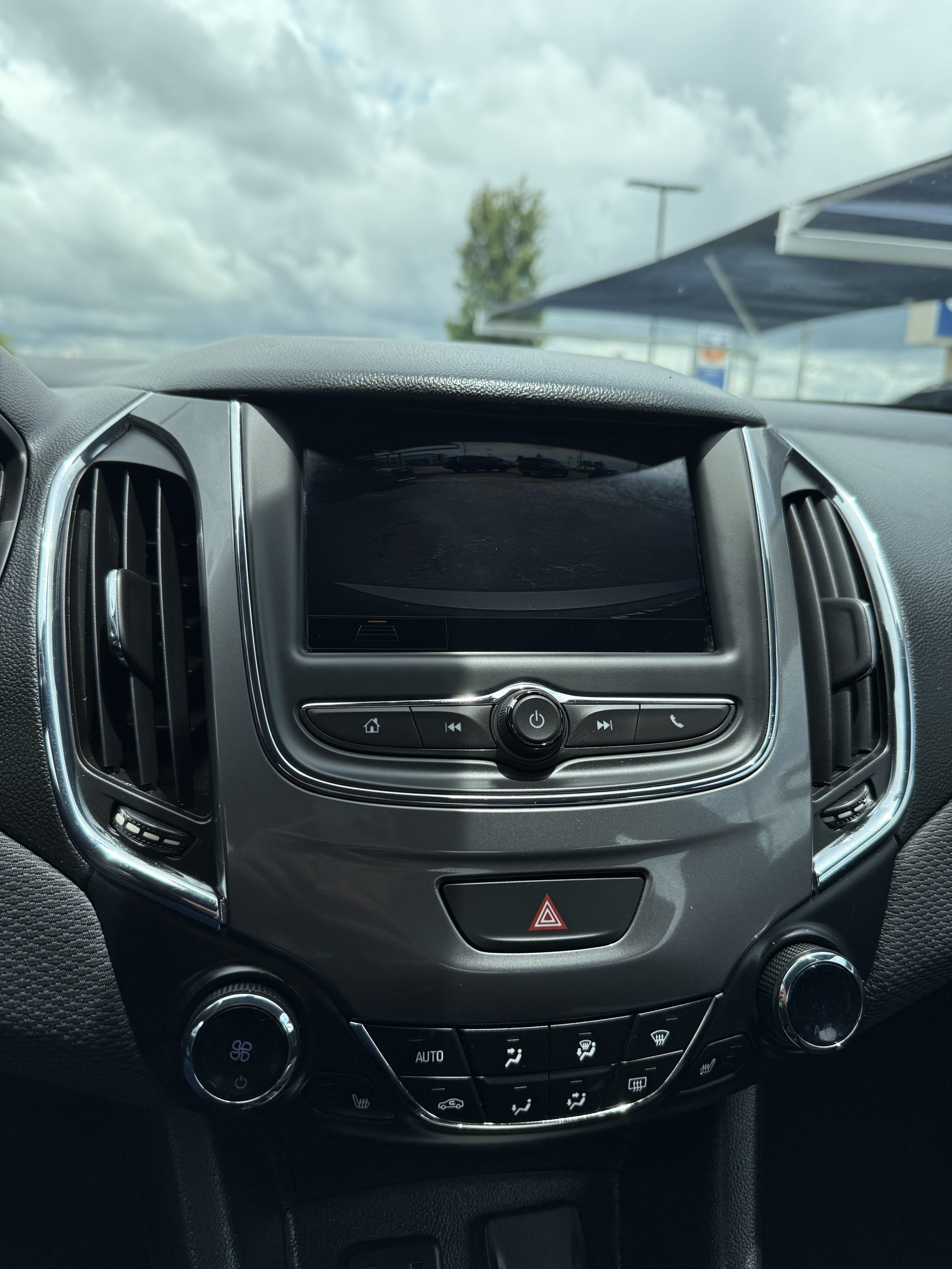 Used 2019 Chevrolet Cruze LT w/ Convenience Package FWD image 24