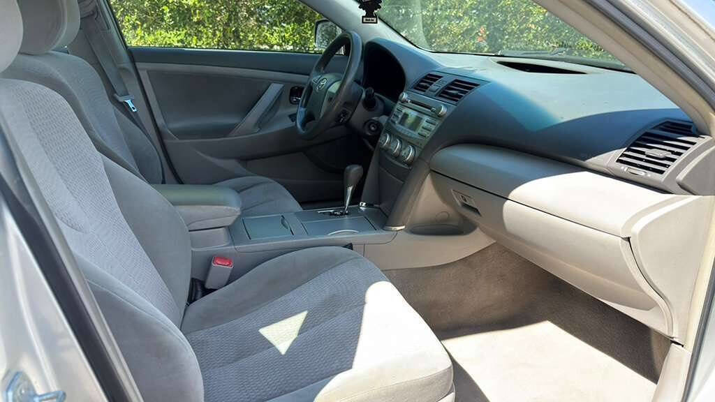 Used 2011 Toyota Camry LE FWD image 24