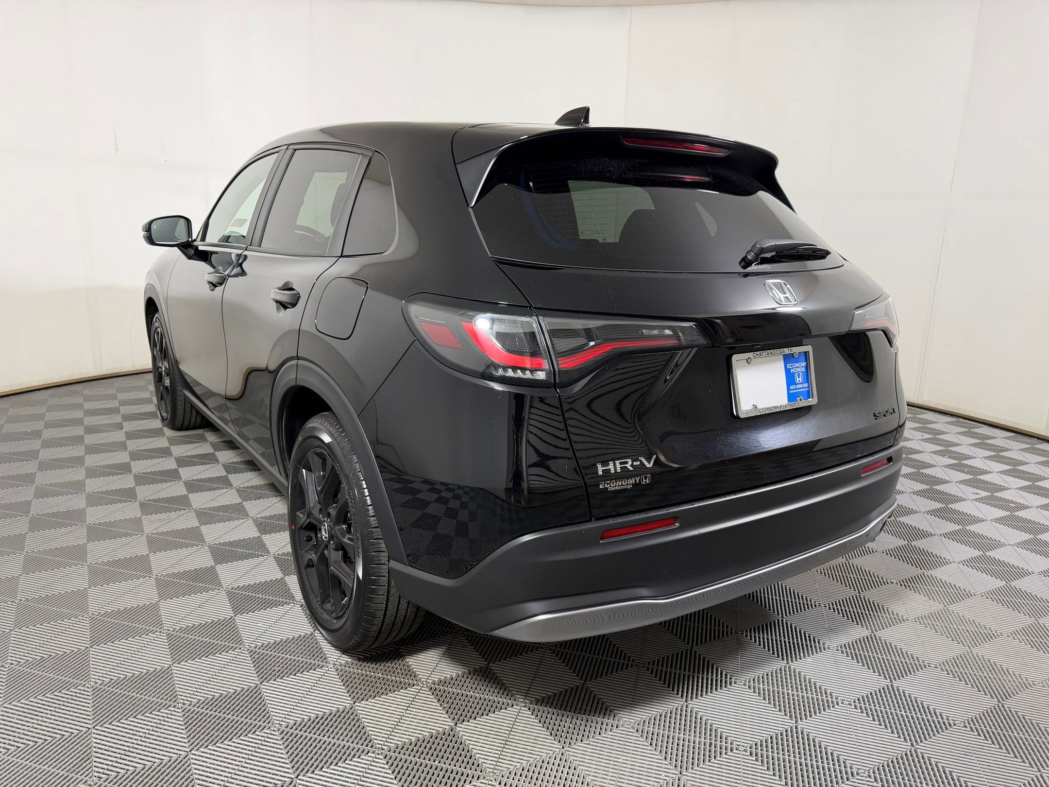 Certified 2025 Honda HR-V Sport image 2