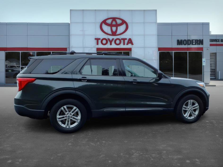 Used 2022 Ford Explorer XLT w/ Equipment Group 202A image 7