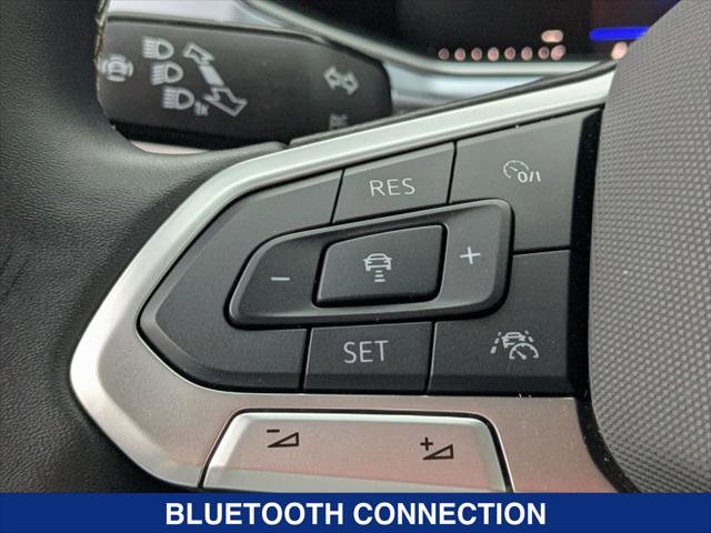 Used 2025 Volkswagen Taos SE w/ Panoramic Sunroof Package FWD image 14