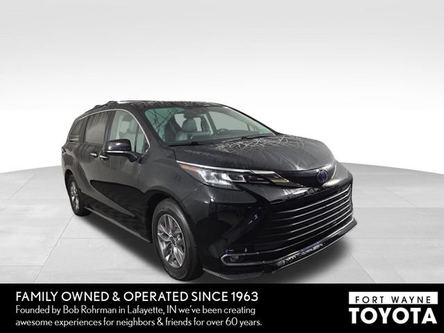 Used 2022 Toyota Sienna XLE w/ XLE Plus Package AWD/4WD image 4