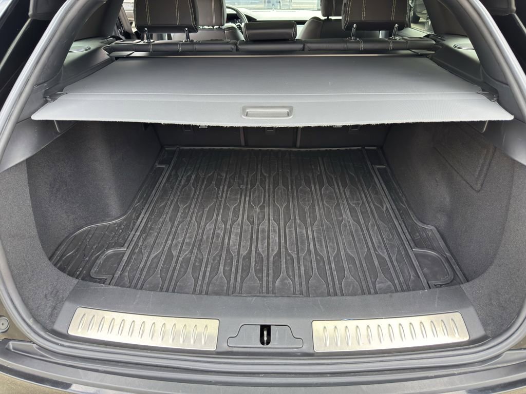 Used 2019 Land Rover Range Rover Velar R-Dynamic SE image 12