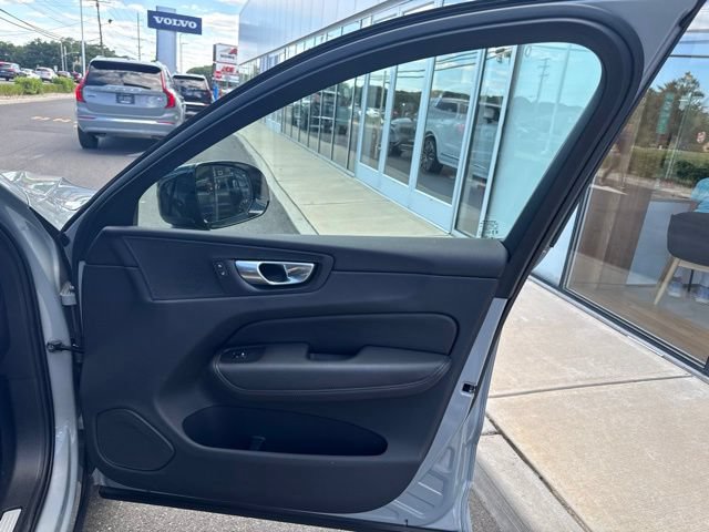 Certified 2025 Volvo XC60 B5 Plus AWD/4WD image 14