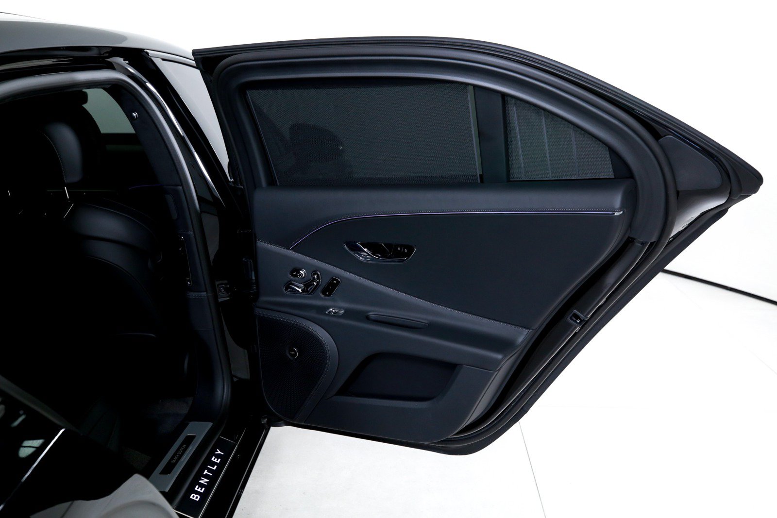 Used 2025 Bentley Flying Spur Plug-In Hybrid AWD/4WD image 23