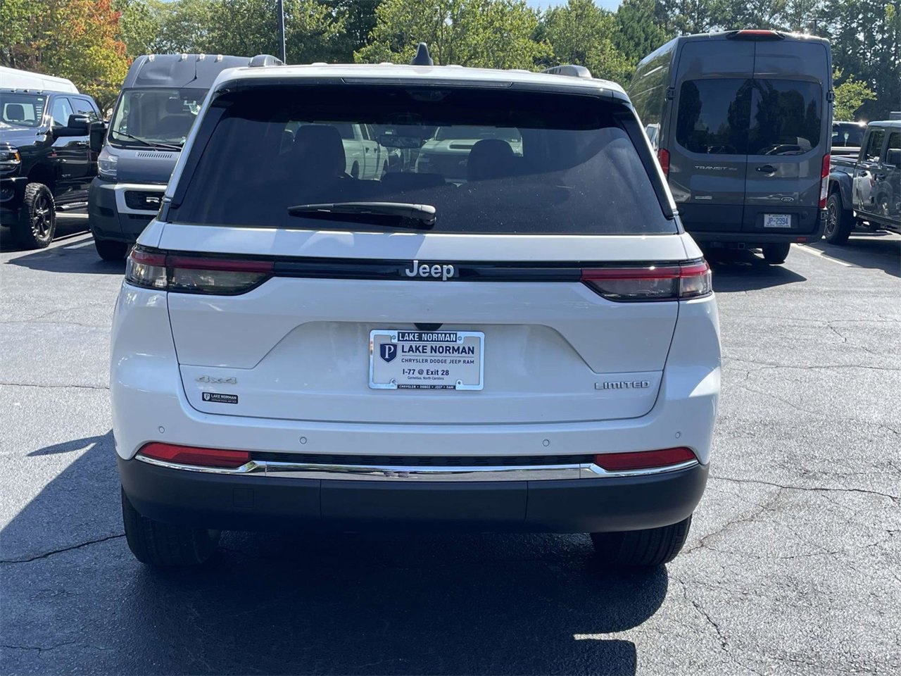 New 2025 Jeep Grand Cherokee Limited w/ Luxury Tech Group II image 8