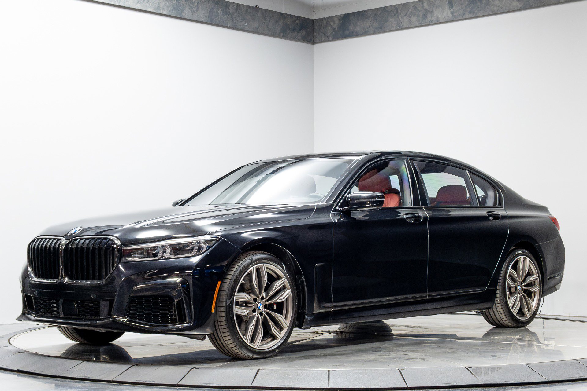Used 2022 BMW M760i xDrive image 2