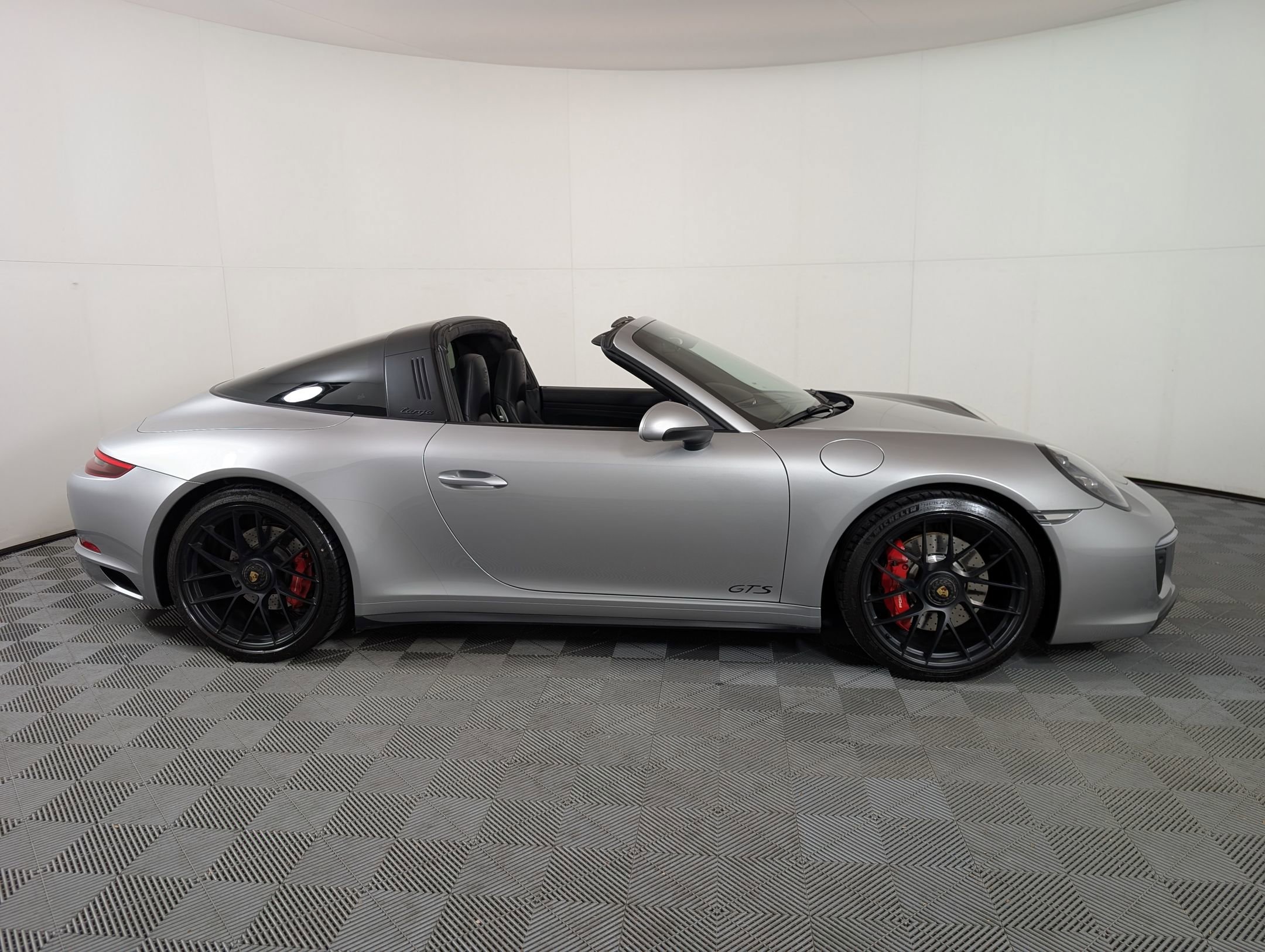 Used 2019 Porsche 911 Targa 4 GTS AWD/4WD image 9