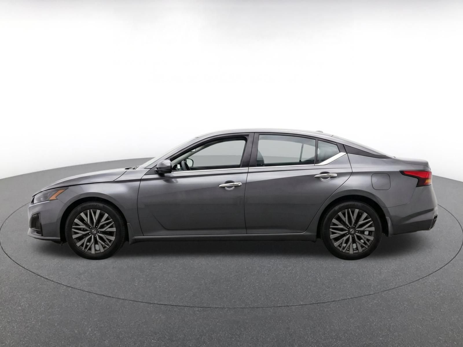 Used 2025 Nissan Altima 2.5 SV FWD image 4